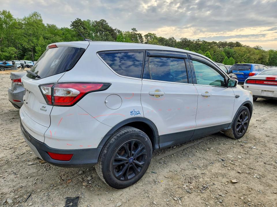 Продаж на аукціоні авто 2017 Ford Escape, vin: 1FMCU0GD8HUA52700, номер лоту: 51540236