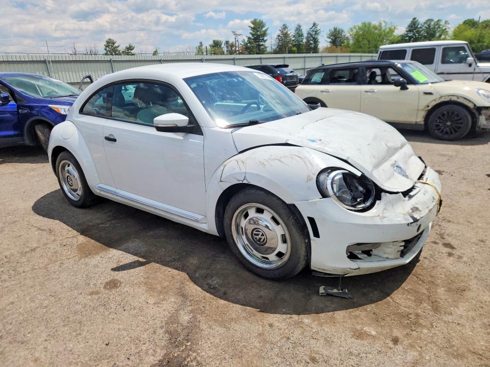 53012746 :رقم المزاد ، 3VWF17AT9FM655270 vin ، 2015 Volkswagen Beetle مزاد بيع