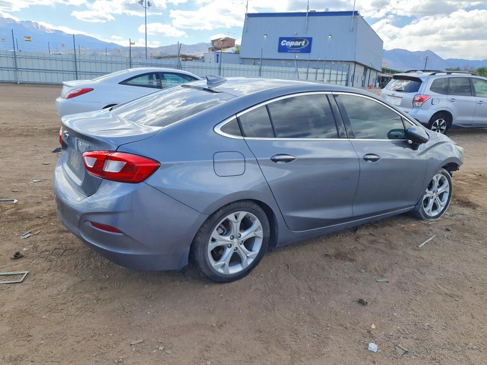 53570016 :رقم المزاد ، 1G1BF5SM8J7143591 vin ، 2018 Chevrolet Cruze مزاد بيع