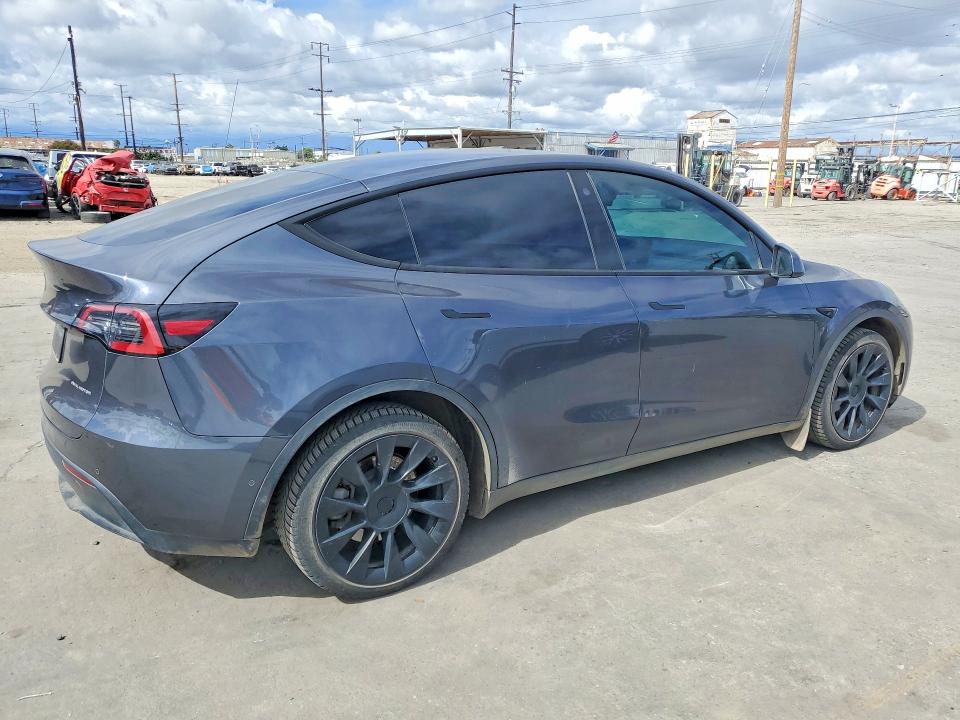 52530686 :رقم المزاد ، 7SAYGDEE9NF574991 vin ، 2022 Tesla Model Y مزاد بيع