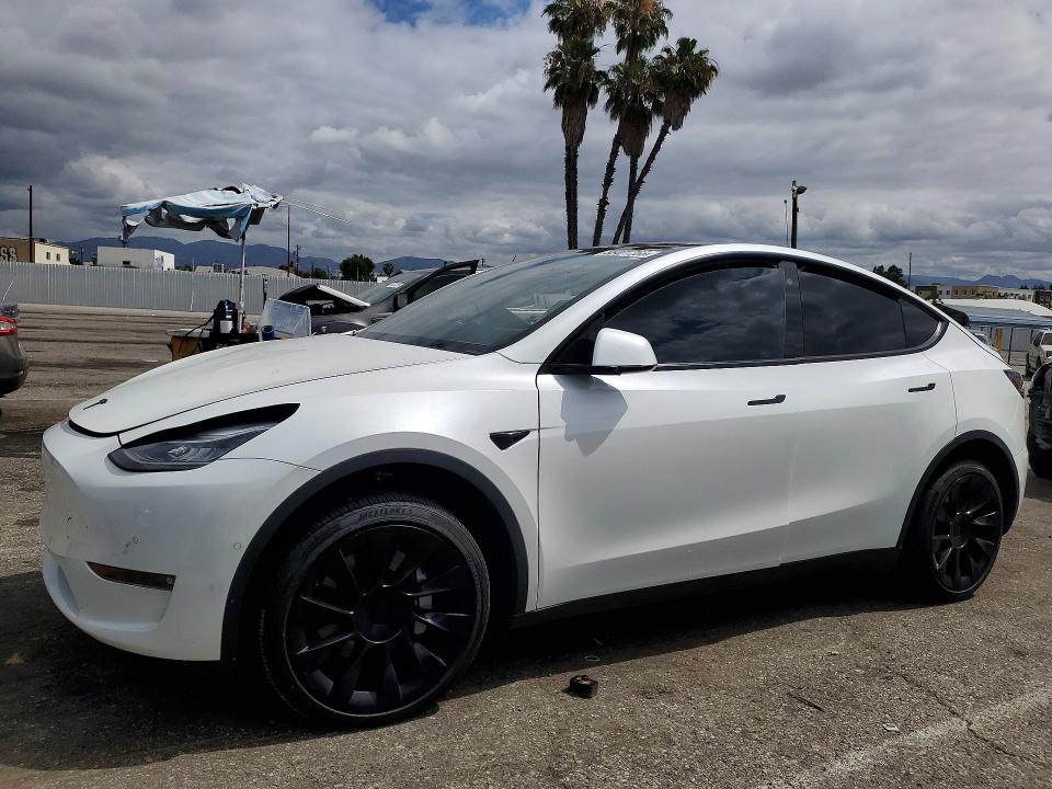 55401266 :رقم المزاد ، 7SAYGDEE2NF318918 vin ، 2022 Tesla Model Y مزاد بيع