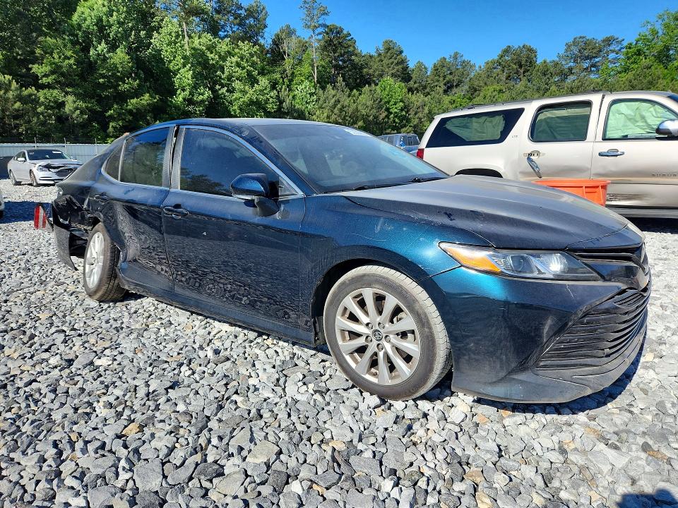 53505626 :رقم المزاد ، 4T1B11HK4JU598391 vin ، 2018 Toyota Camry مزاد بيع