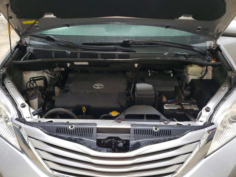 54676006 :رقم المزاد ، 5TDKK3DCXFS583983 vin ، 2015 Toyota Sienna مزاد بيع