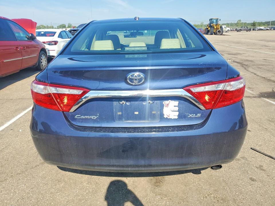 55254356 :رقم المزاد ، 4T4BF1FK1FR468067 vin ، 2015 Toyota Camry مزاد بيع