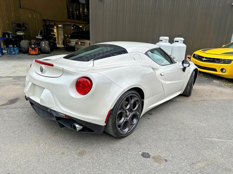 2016 Alfa Romeo 4c მანქანა იყიდება აუქციონზე, vin: ZARBAAA41GM177436, აუქციონის ნომერი: 53692196