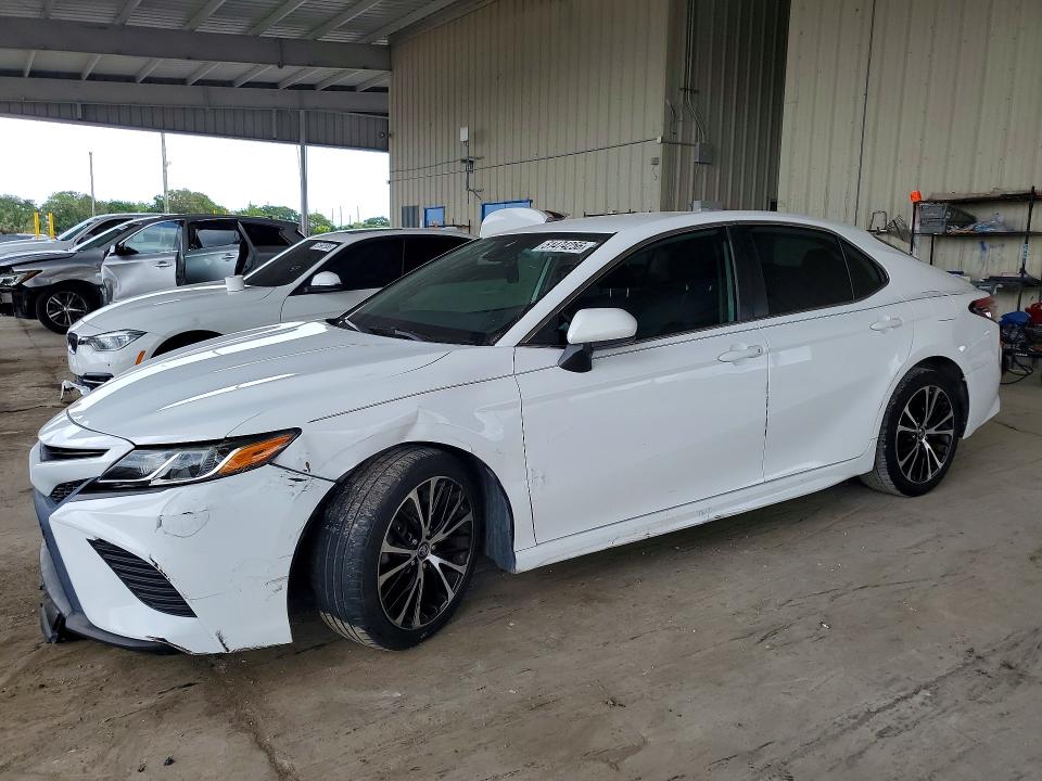 51474256 :رقم المزاد ، 4T1B11HK0KU163921 vin ، 2019 Toyota Camry مزاد بيع