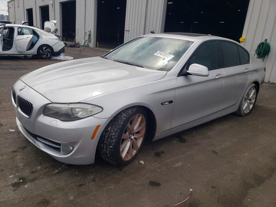 51470076 :رقم المزاد ، WBAFR7C5XBC806510 vin ، 2011 Bmw 535i مزاد بيع