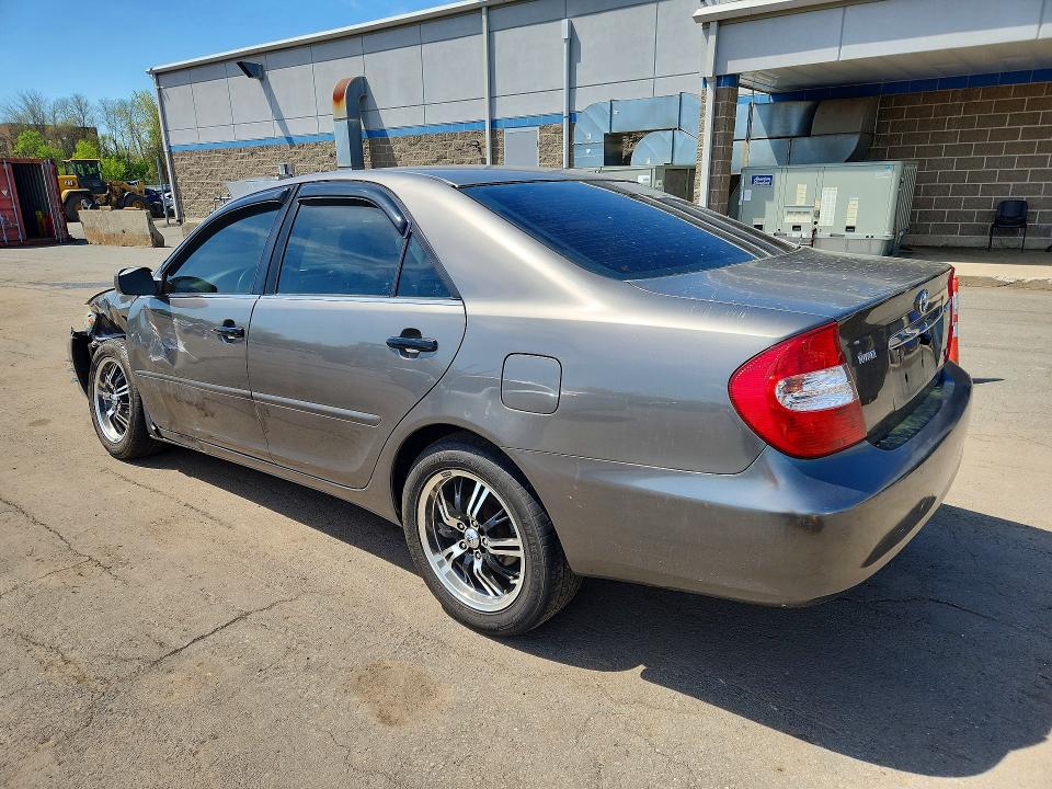 52381976 :رقم المزاد ، 4T1BF32K52U516160 vin ، 2002 Toyota Camry مزاد بيع