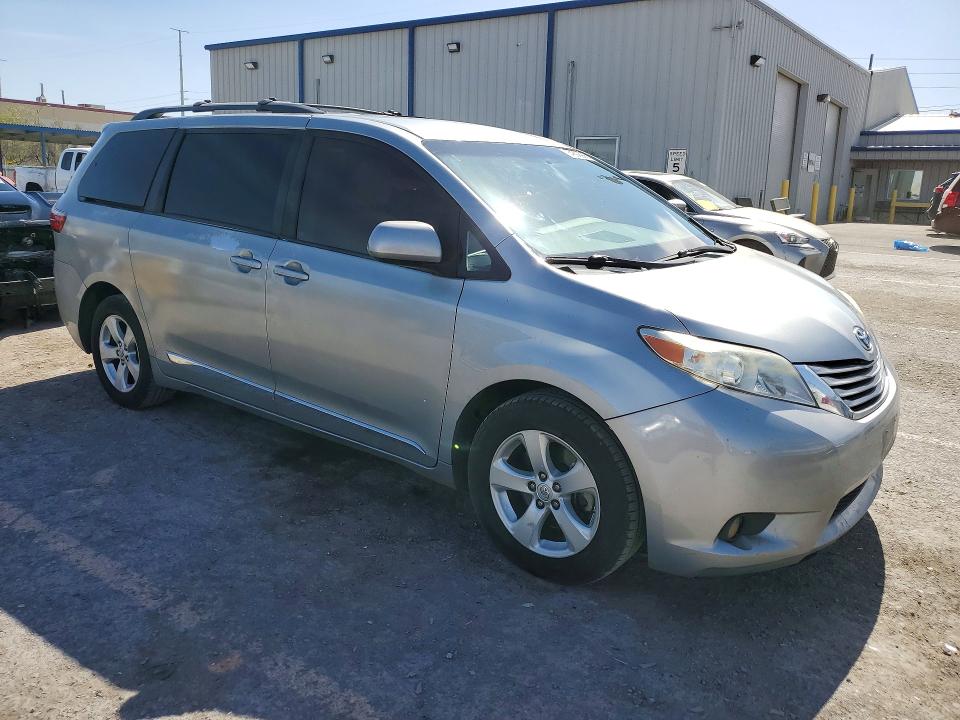 54809066 :رقم المزاد ، 5TDKK3DC4FS536688 vin ، 2015 Toyota Sienna مزاد بيع