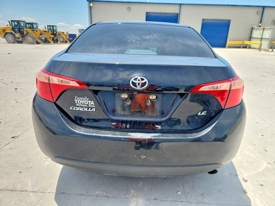 54351706 :رقم المزاد ، 5YFBURHE8JP740324 vin ، 2018 Toyota Corolla مزاد بيع