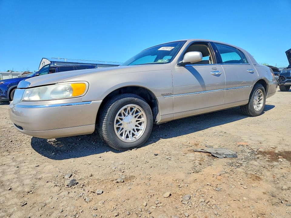 Продажа на аукционе авто 2000 Lincoln Town Car, vin: 1LNHM82W5YY934736, номер лота: 53299186