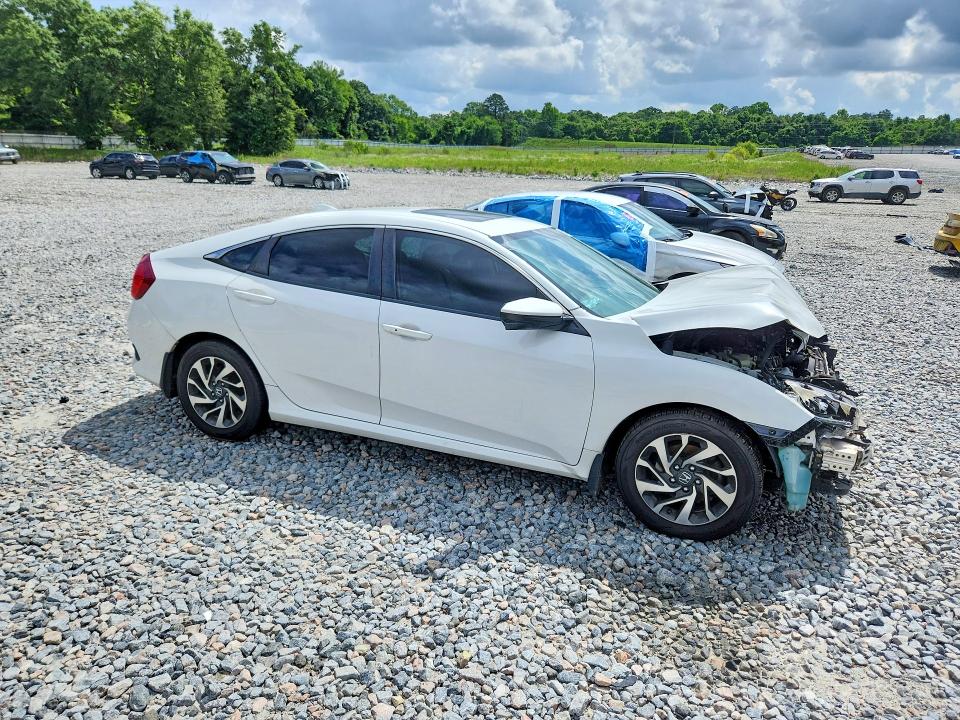 55216526 :رقم المزاد ، 19XFC2F72JE010961 vin ، 2018 Honda Civic مزاد بيع