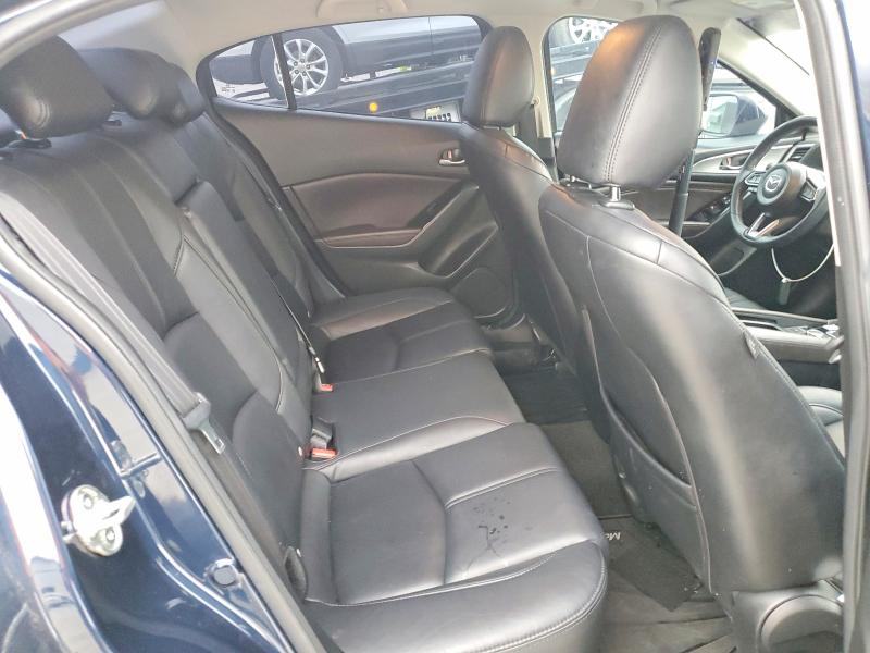 52559026 :رقم المزاد ، 3MZBN1V37JM215129 vin ، 2018 Mazda 3 مزاد بيع