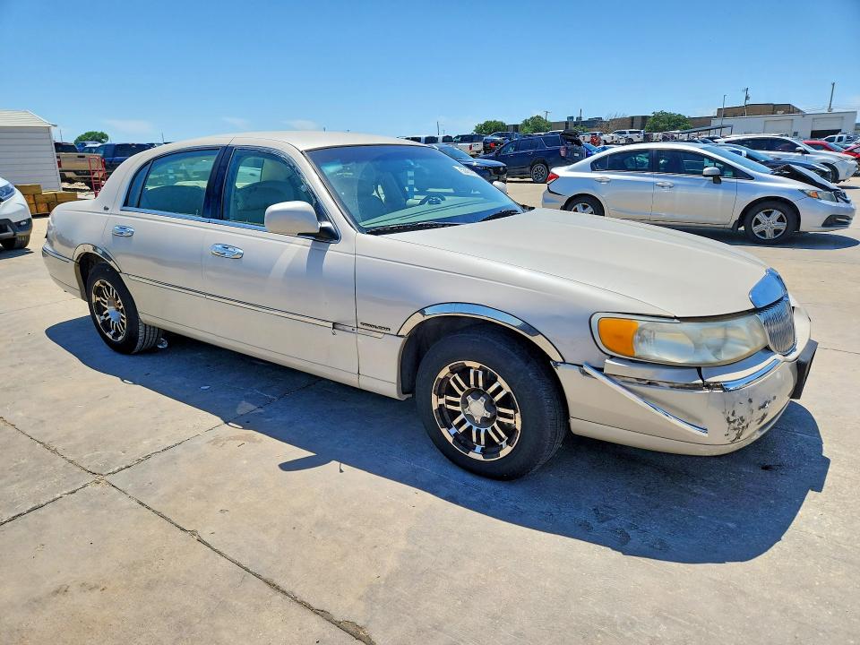 Продажа на аукционе авто 2000 Lincoln Town Car, vin: 1LNHM83W6YY877221, номер лота: 53451256