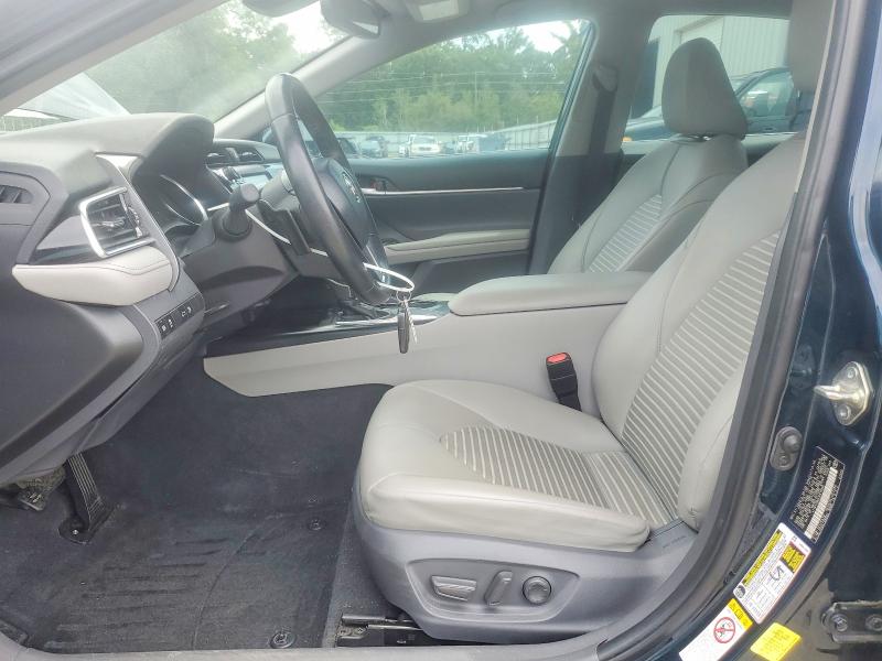 55047956 :رقم المزاد ، 4T1B11HK5JU616980 vin ، 2018 Toyota Camry مزاد بيع