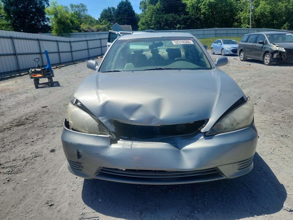 52318386 :رقم المزاد ، 4T1BF32K65U603487 vin ، 2005 Toyota Camry مزاد بيع