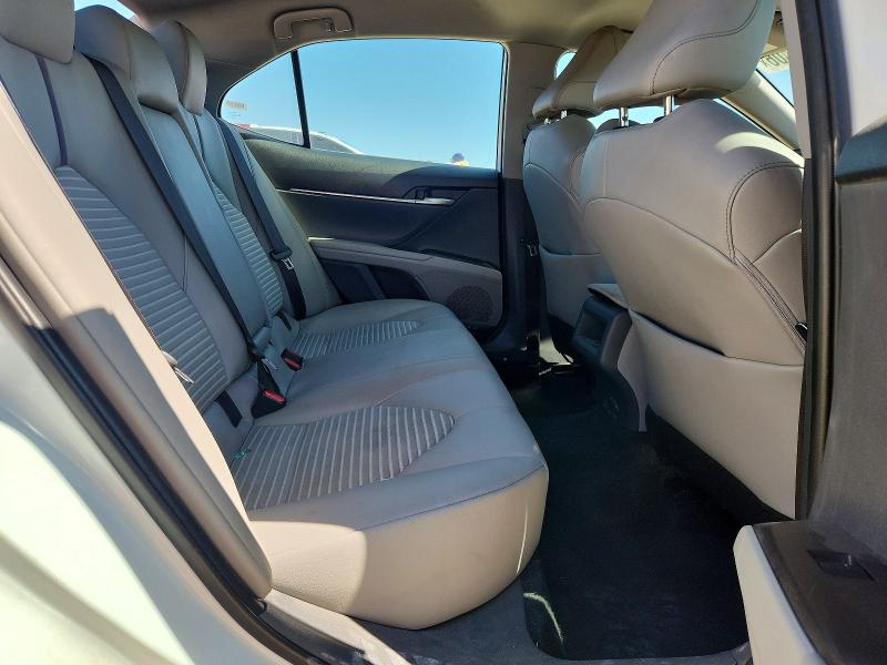 52810406 :رقم المزاد ، 4T1G11AK4NU713738 vin ، 2022 Toyota Camry مزاد بيع