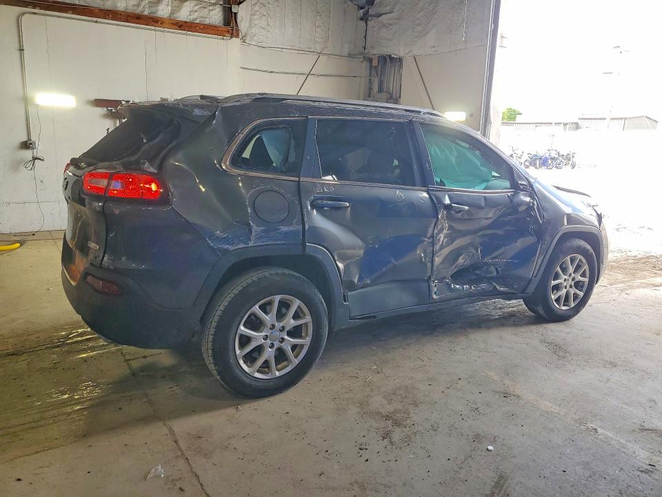 53789436 :رقم المزاد ، 1C4PJMCS9GW155640 vin ، 2016 Jeep Cherokee مزاد بيع