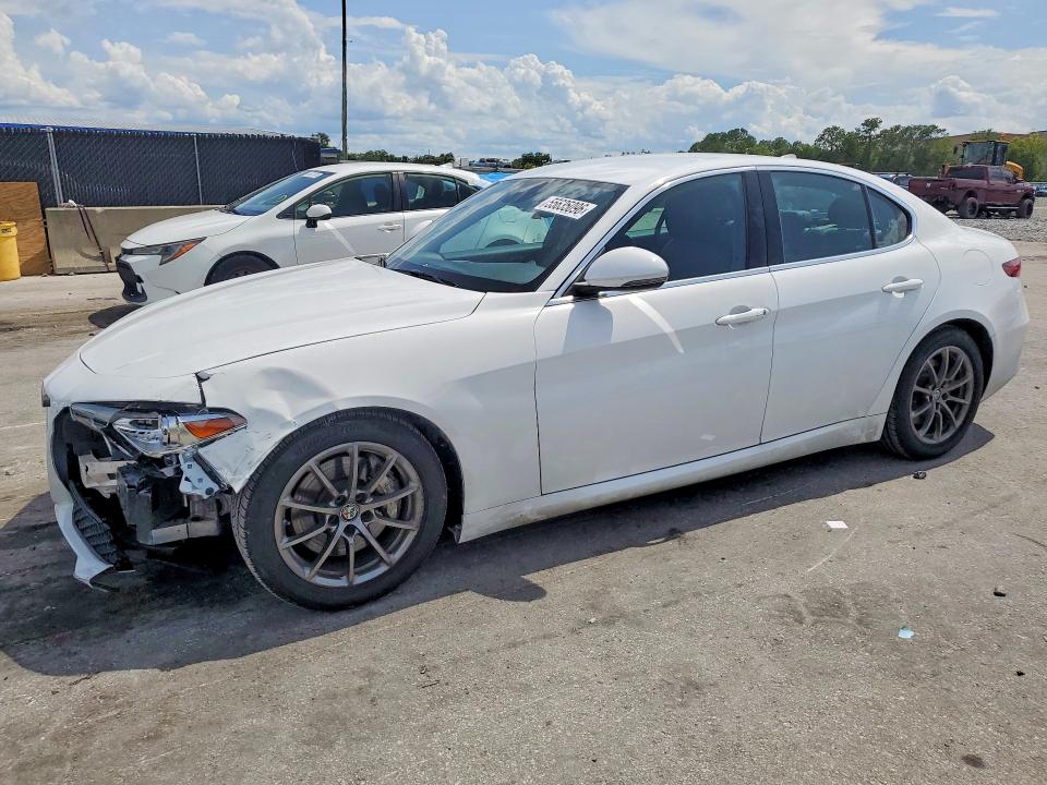 55635096 :رقم المزاد ، ZARFAEBN2H7552220 vin ، 2017 Alfa Romeo Giulia مزاد بيع