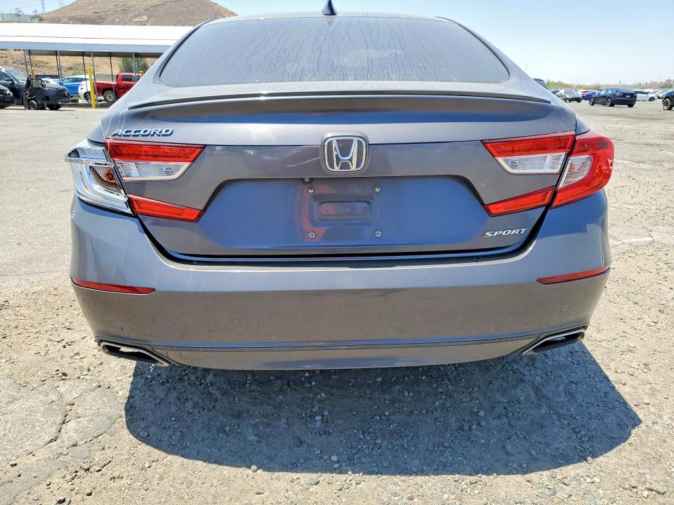 54112296 :رقم المزاد ، 1HGCV1F3XJA011798 vin ، 2018 Honda Accord مزاد بيع
