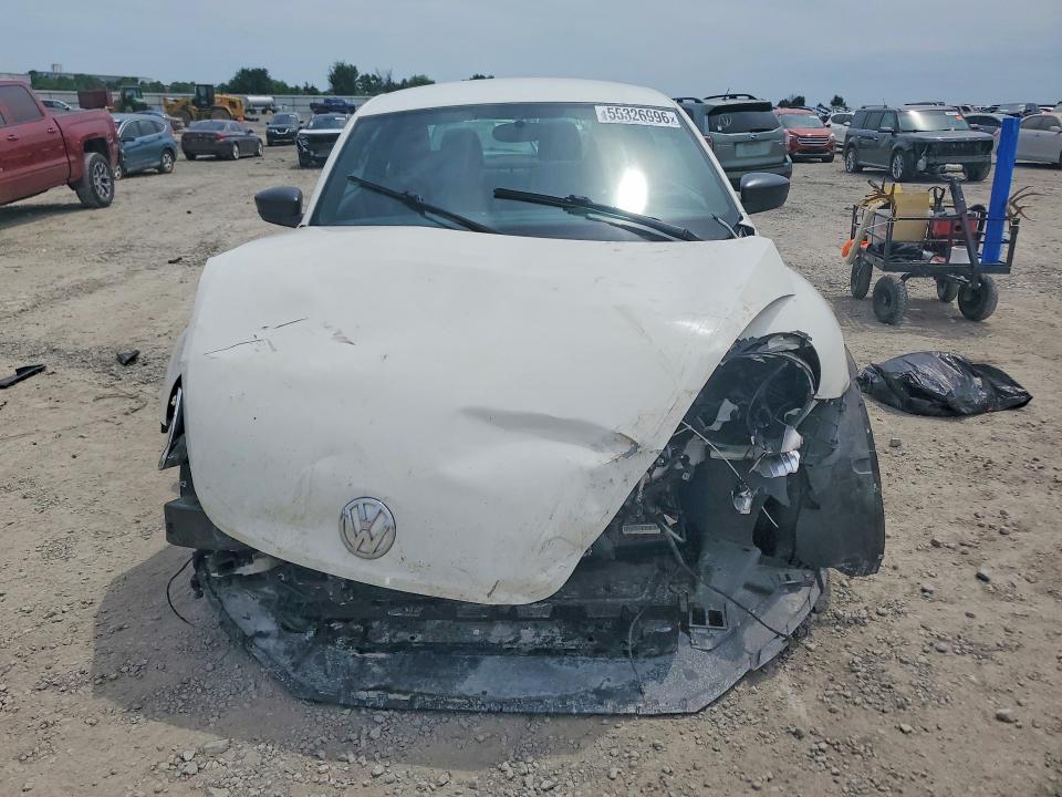 2013 Volkswagen Beetle მანქანა იყიდება აუქციონზე, vin: 3VWFP7AT4DM653776, აუქციონის ნომერი: 55326996