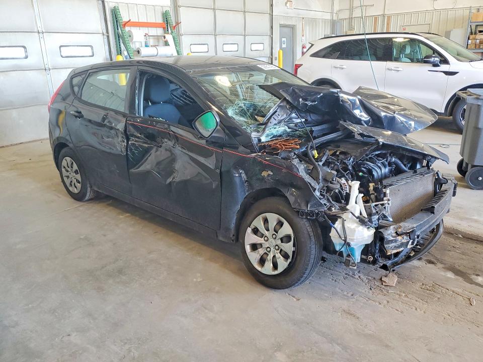52931426 :رقم المزاد ، KMHCT5AE8HU326625 vin ، 2017 Hyundai Accent مزاد بيع