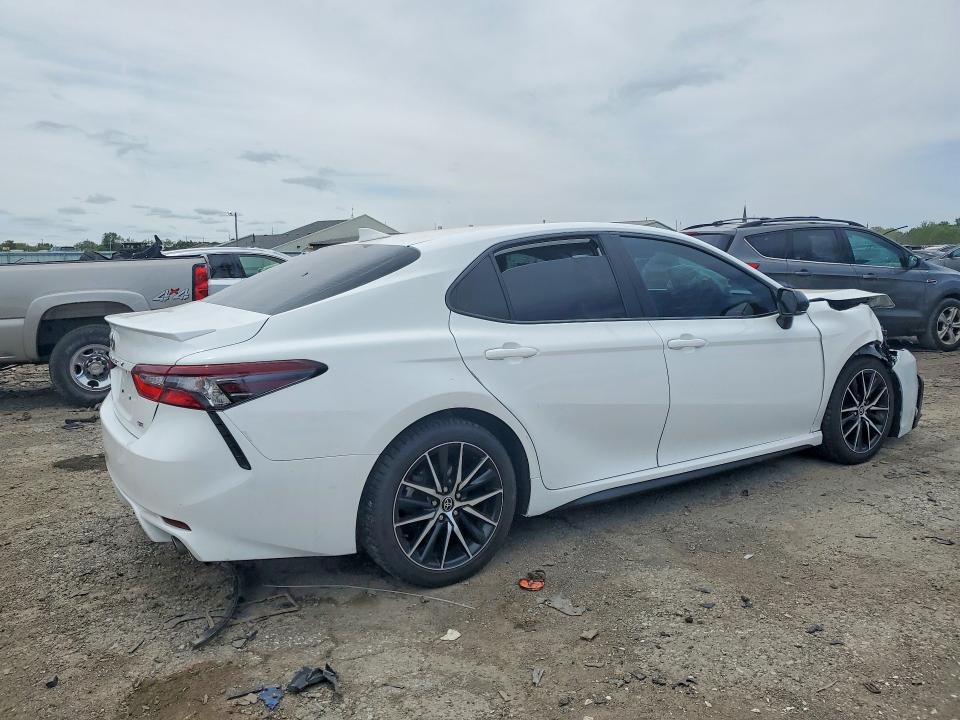 54294776 :رقم المزاد ، 4T1G11AK1NU017662 vin ، 2022 Toyota Camry مزاد بيع