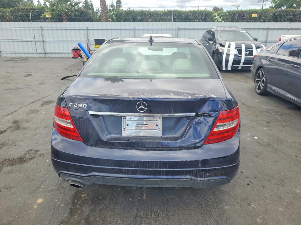 Продажа на аукционе авто 2012 Mercedes-benz C, vin: WDDGF4HBXCA629764, номер лота: 55044396