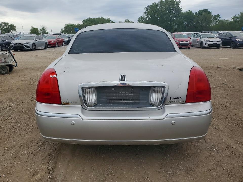Aukcja sprzedaży 2003 Lincoln Town Car, vin: 1LNHM83WX3Y626677, numer aukcji: 52860696