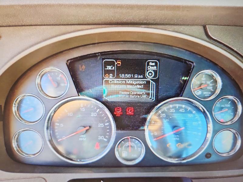 55590246 :رقم المزاد ، 1XKYA48X6HJ160323 vin ، 2017 Kenworth Construction مزاد بيع