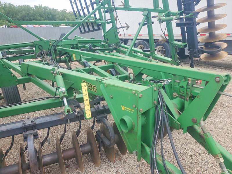 53033976 :رقم المزاد ، N00726X002875 vin ، 2004 John Deere 726 مزاد بيع
