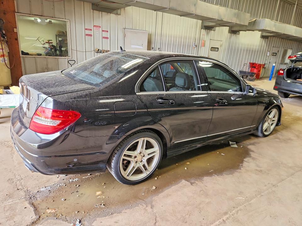 Продажа на аукционе авто 2013 Mercedes-benz C, vin: WDDGF8AB2DR263772, номер лота: 52028176