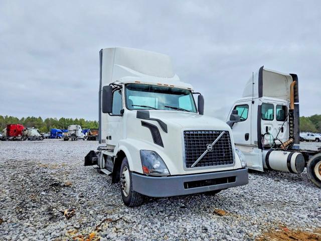 77500235 :رقم المزاد ، 4V4N39TGXHN988143 vin ، 2017 Volvo Vnl مزاد بيع
