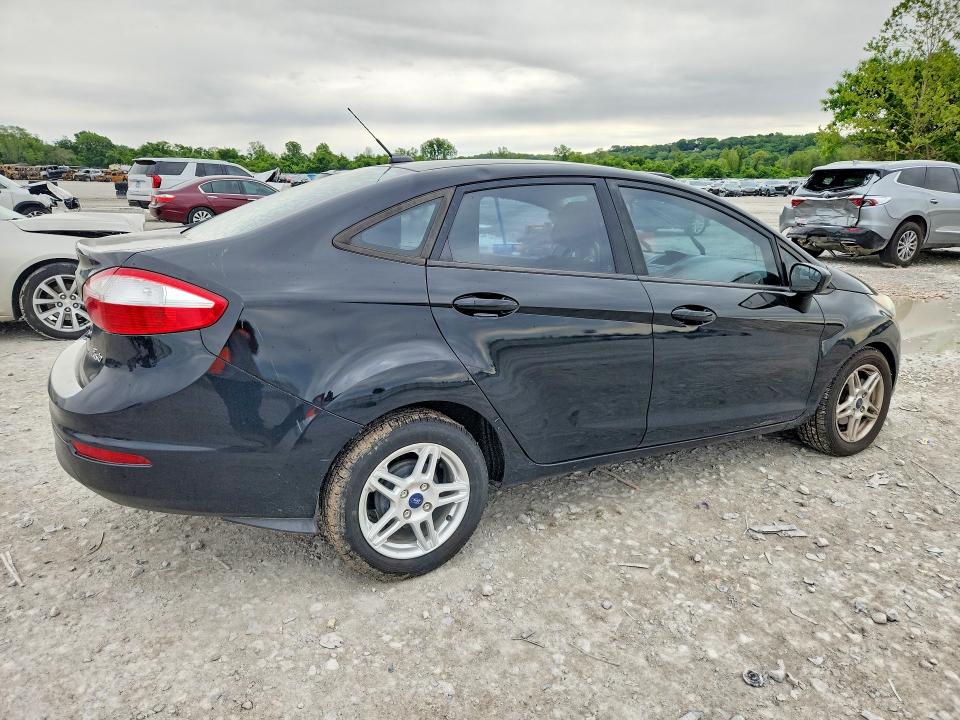 52885736 :رقم المزاد ، 3FADP4BJ5JM116566 vin ، 2018 Ford Fiesta مزاد بيع