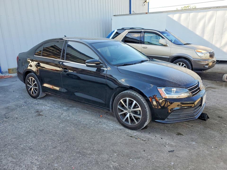 53141936 :رقم المزاد ، 3VWB67AJ1HM365347 vin ، 2017 Volkswagen Jetta مزاد بيع