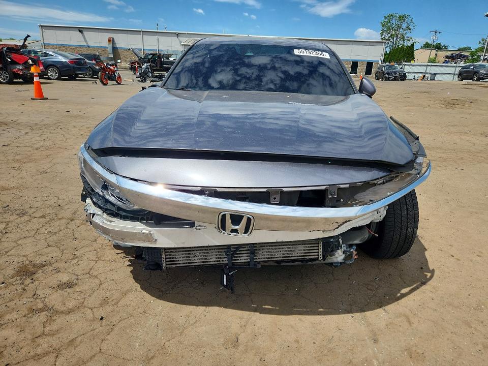 55192366 :رقم المزاد ، 1HGCV1F4XJA092844 vin ، 2018 Honda Accord مزاد بيع