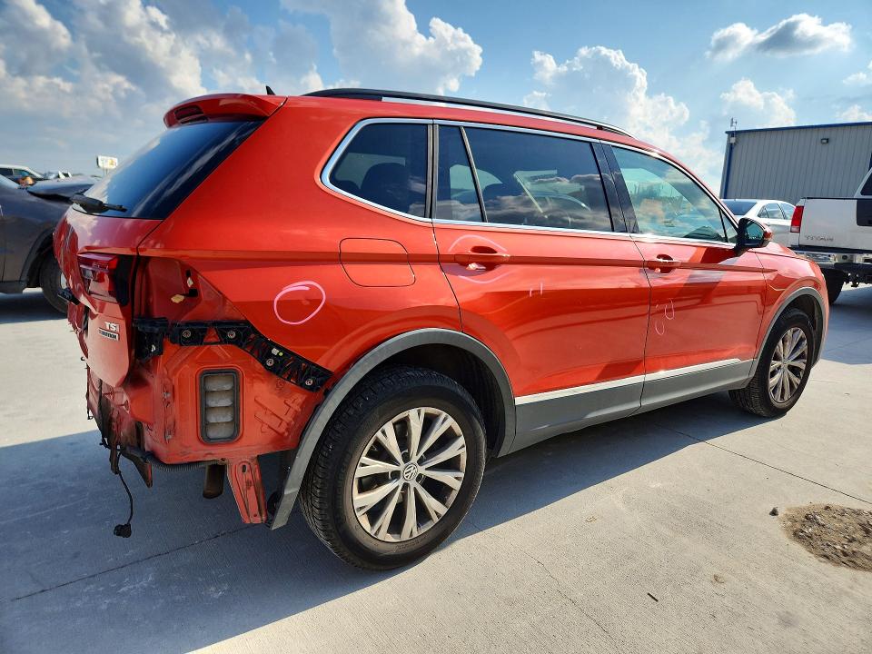 Продажа на аукционе авто 2018 Volkswagen Tiguan, vin: 3VV2B7AX0JM070539, номер лота: 54578436