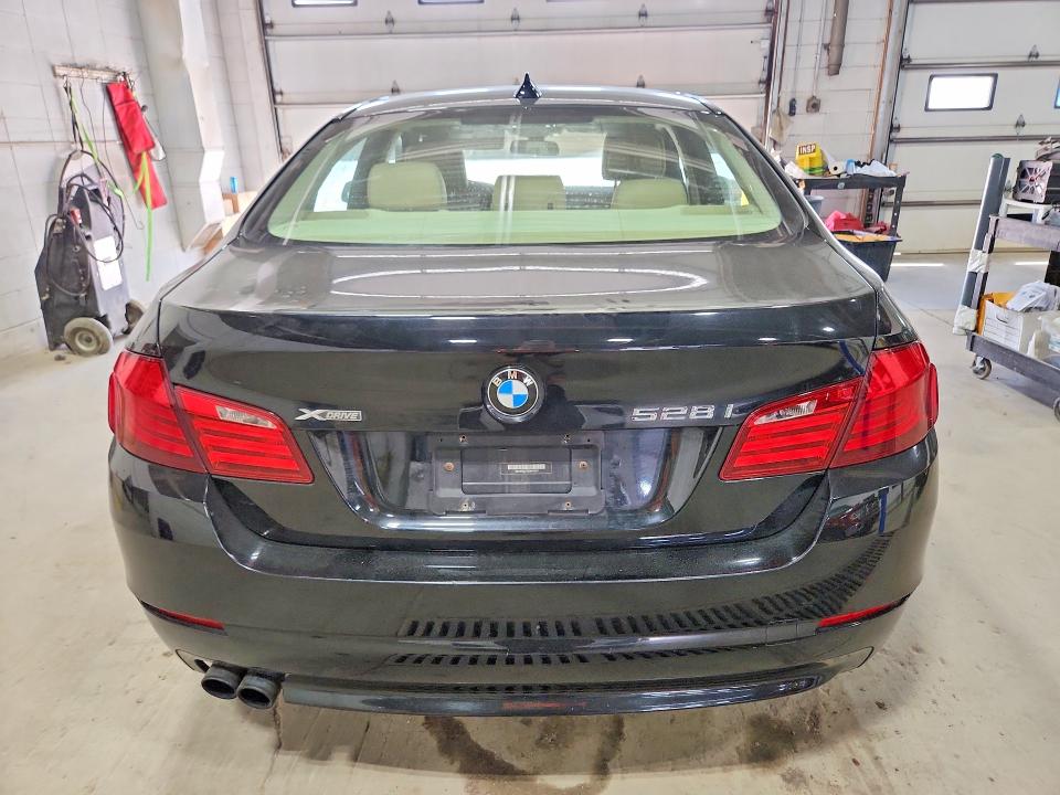 55717976 :رقم المزاد ، WBAXH5C57DDW12672 vin ، 2013 Bmw 528 مزاد بيع