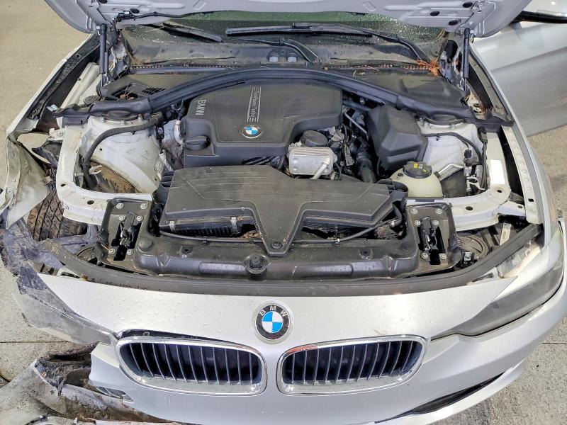54677916 :رقم المزاد ، WBA3C3G50FNS75092 vin ، 2015 Bmw 320 مزاد بيع