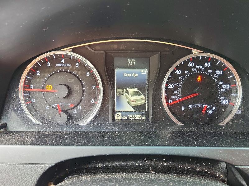 52319826 :رقم المزاد ، 4T1BF1FK3FU116067 vin ، 2015 Toyota Camry مزاد بيع