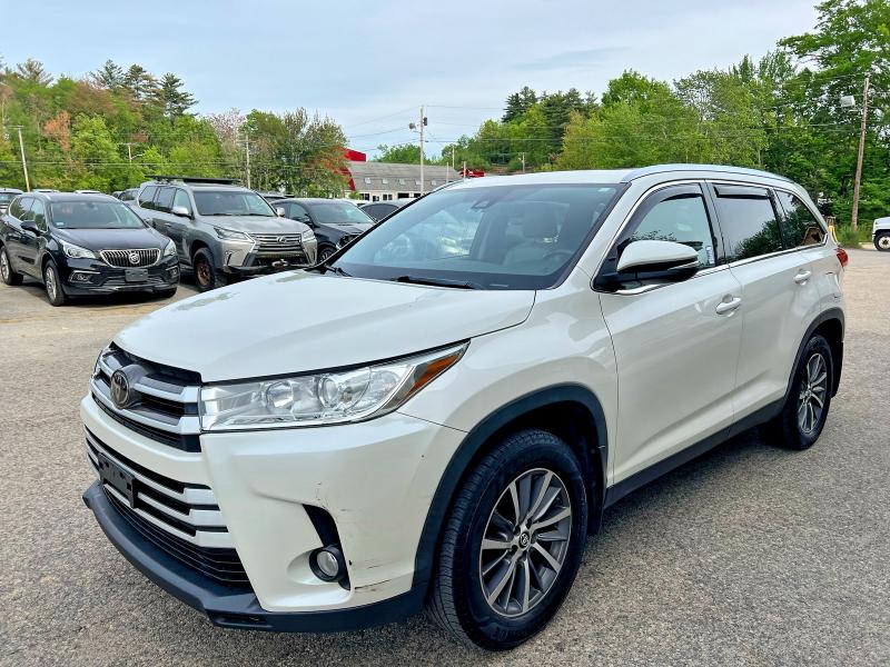 Auction sale of the 2019 Toyota Highlander, vin: 5TDJZRFH4KS588142, lot number: 55097866
