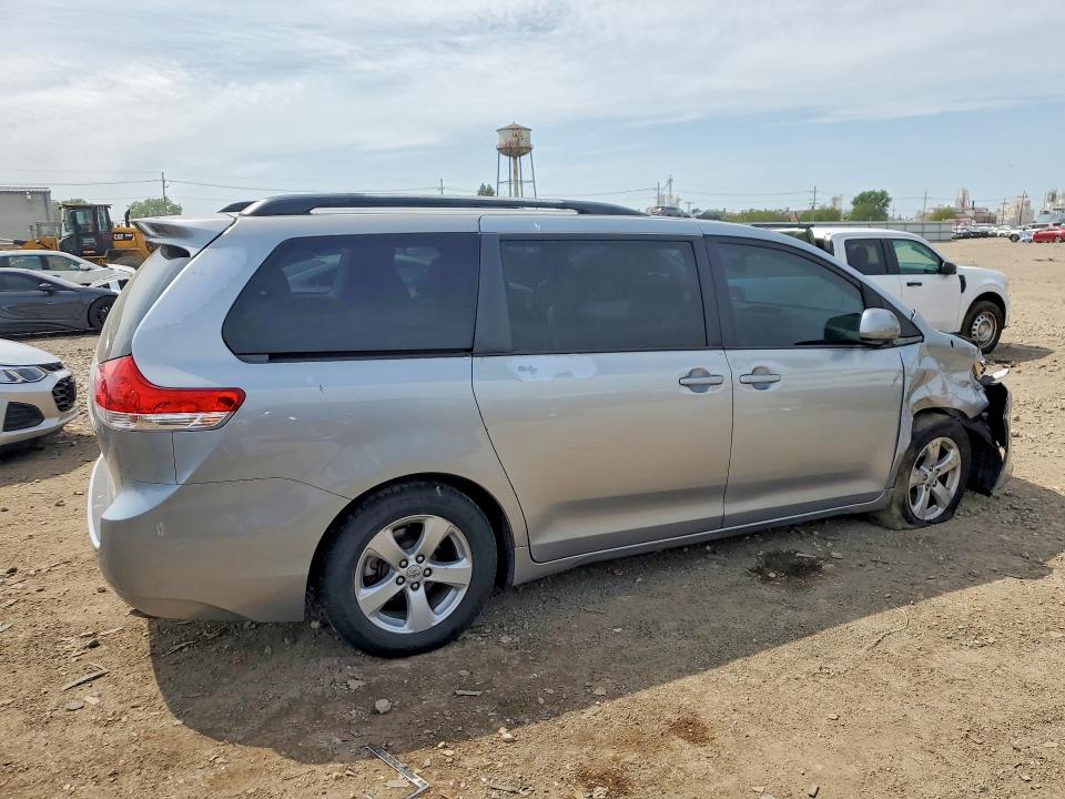 54621566 :رقم المزاد ، 5TDKK3DC1CS192247 vin ، 2012 Toyota Sienna مزاد بيع