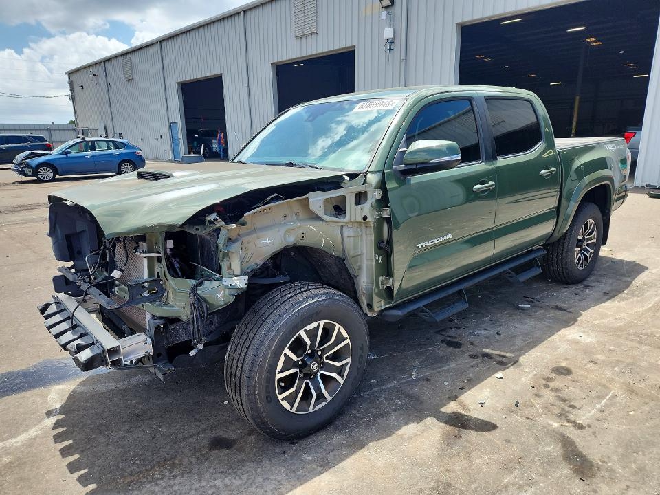 52869946 :رقم المزاد ، 5TFAZ5CN8MX102402 vin ، 2021 Toyota Tacoma مزاد بيع