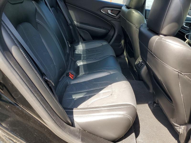 54527786 :رقم المزاد ، 1C3CCCDG1FN718069 vin ، 2015 Chrysler 200 مزاد بيع