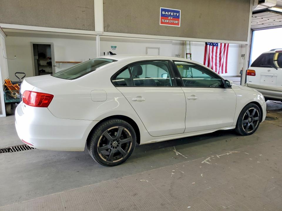 52190376 :رقم المزاد ، 3VW3L7AJ9BM124253 vin ، 2011 Volkswagen Jetta مزاد بيع