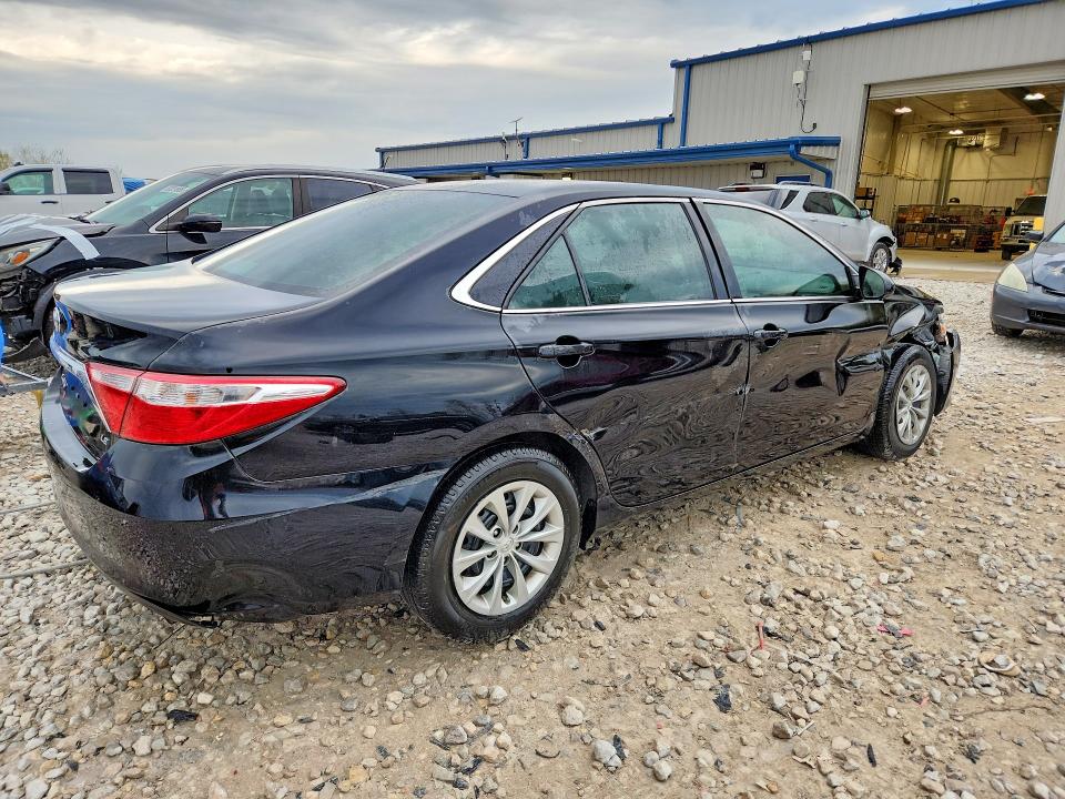 53062526 :رقم المزاد ، 4T1BF1FK8HU283785 vin ، 2017 Toyota Camry مزاد بيع