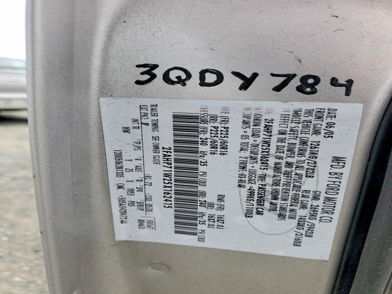 Aukcja sprzedaży 2005 Ford Crown Victoria, vin: 2FAHP71W25X162415, numer aukcji: 52170786