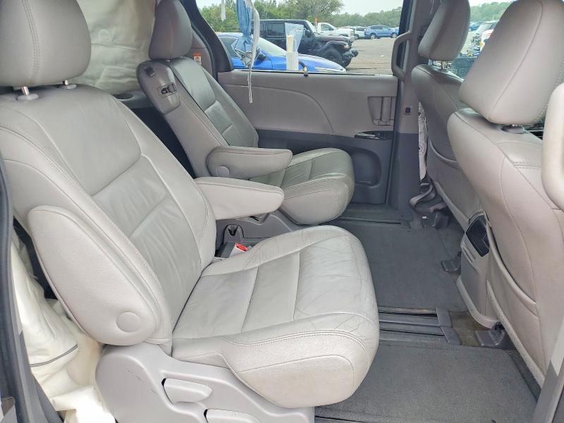 52566926 :رقم المزاد ، 5TDYK3DC5FS656767 vin ، 2015 Toyota Sienna مزاد بيع