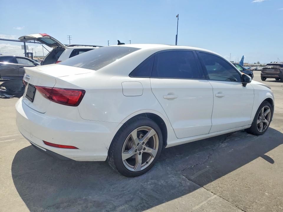 Продажа на аукционе авто 2019 Audi A3, vin: WAUAUGFF0K1012124, номер лота: 54947136