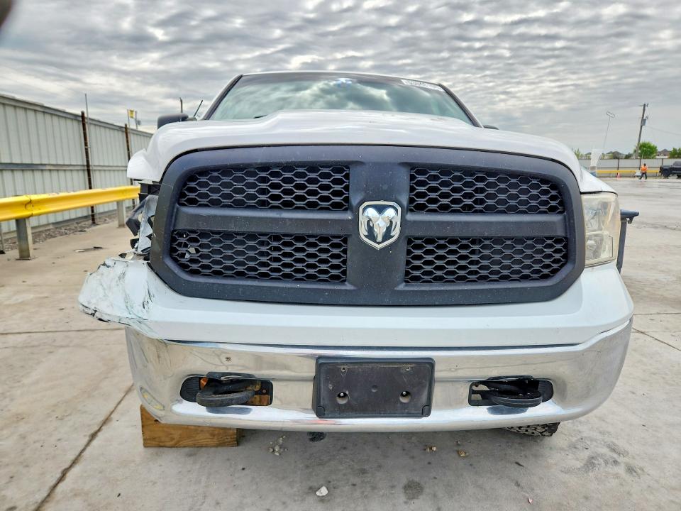 53048106 :رقم المزاد ، 1C6RR6GG3JS317562 vin ، 2018 Ram 1500 مزاد بيع